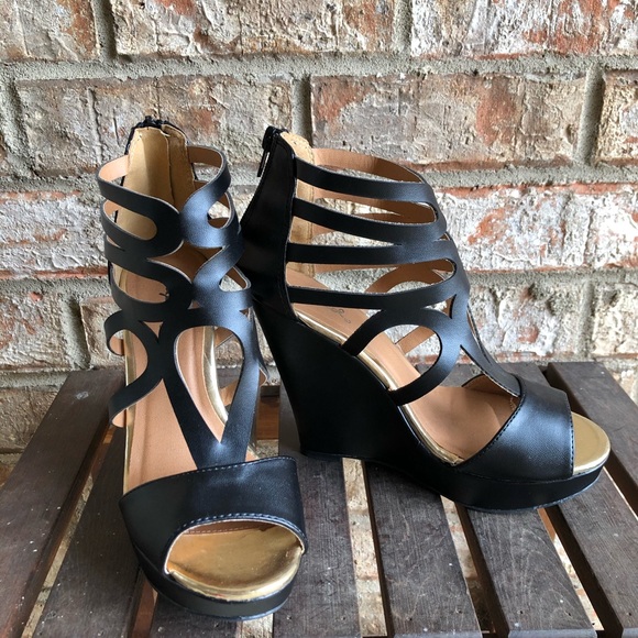 Women’s Laser-Cut Wedges - Picture 2 of 4